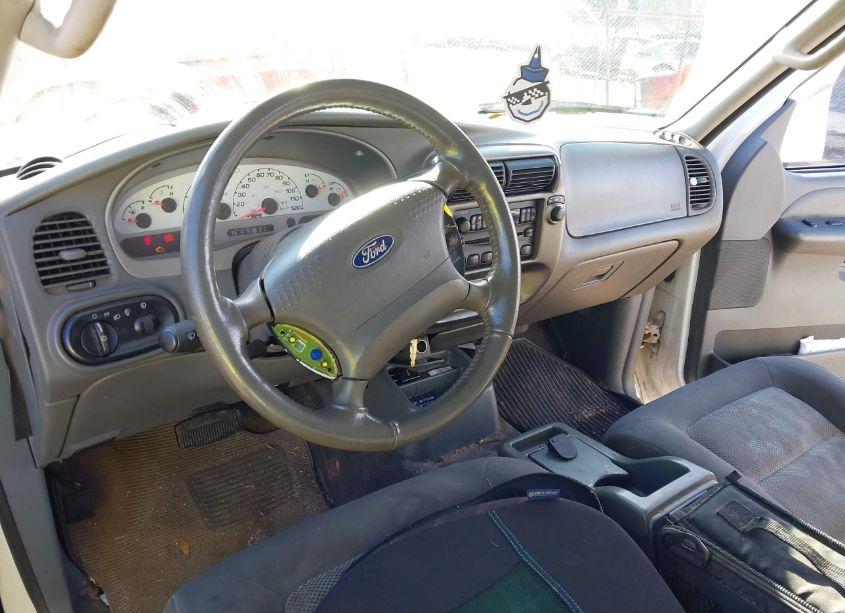 Photo 13 of 2005 Ford Explorer SPORT TRAC ADRENALIN/XLS/XLT (VIN 1FMZU67K65UA64660)
