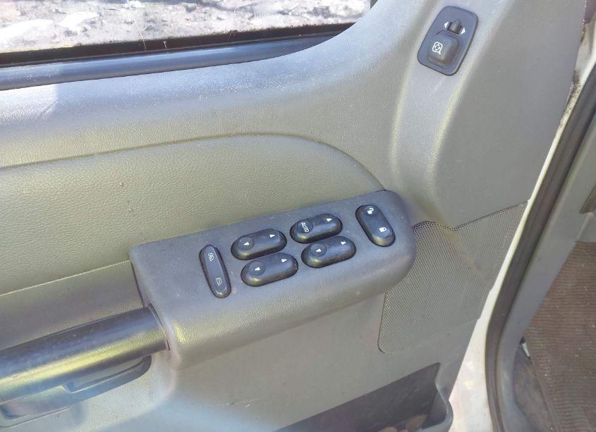 Photo 14 of 2005 Ford Explorer SPORT TRAC ADRENALIN/XLS/XLT (VIN 1FMZU67K65UA64660)