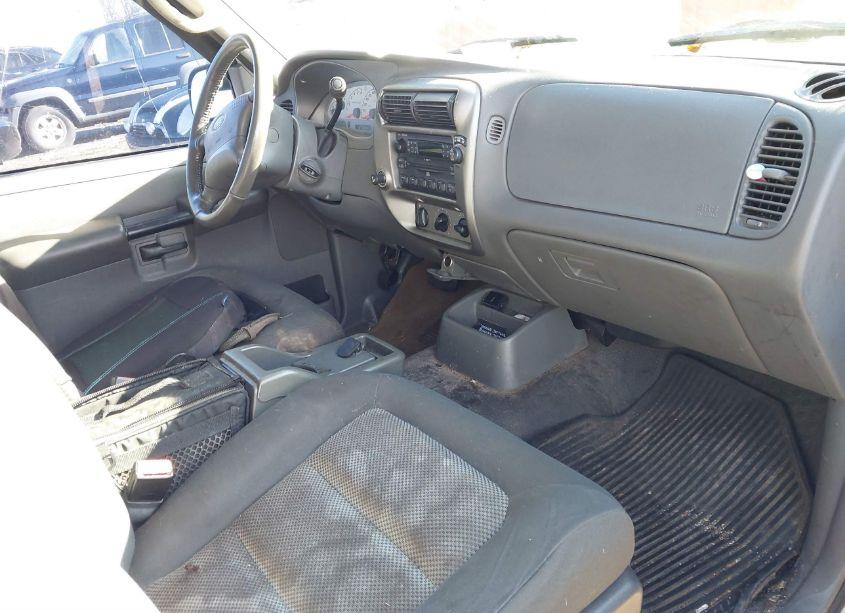 Photo 5 of 2005 Ford Explorer SPORT TRAC ADRENALIN/XLS/XLT (VIN 1FMZU67K65UA64660)