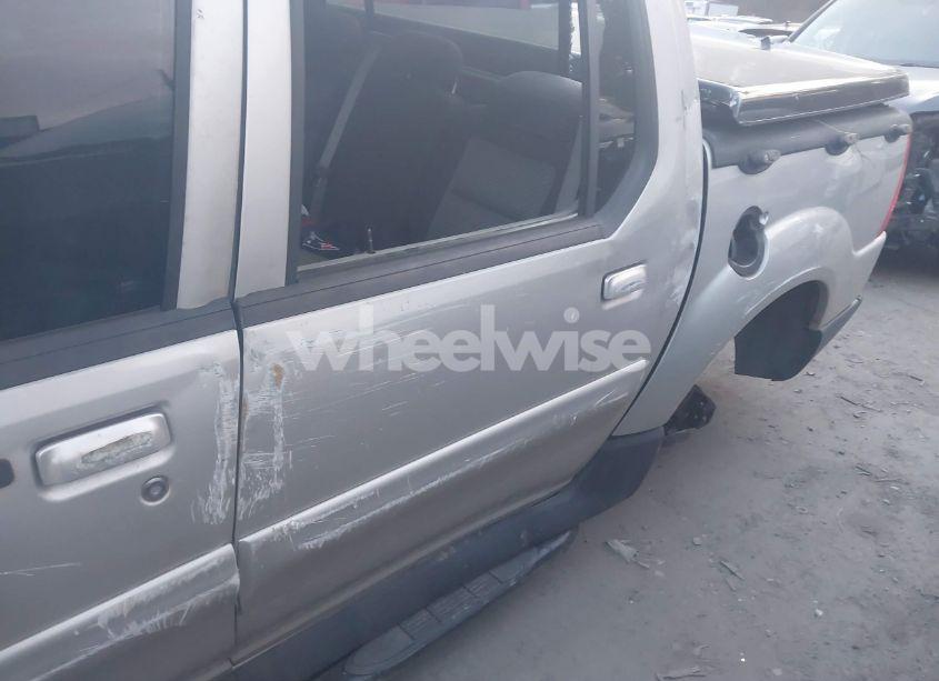 Photo 13 of 2005 Ford Explorer SPORT TRAC ADRENALIN/XLS/XLT (VIN 1FMZU67K65UA88330)