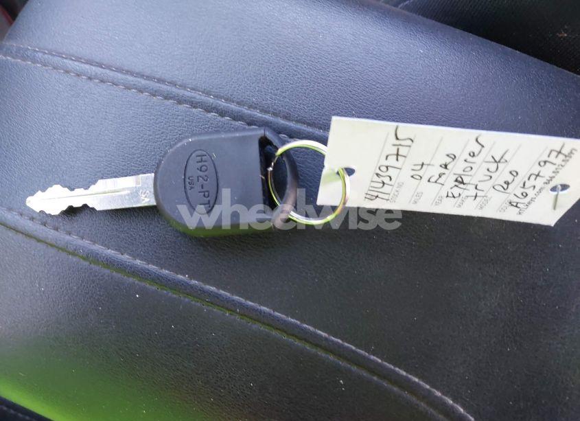 Photo 11 of 2004 Ford Explorer SPORT TRAC ADRENALIN/XLS/XLT (VIN 1FMZU67K74UA65797)