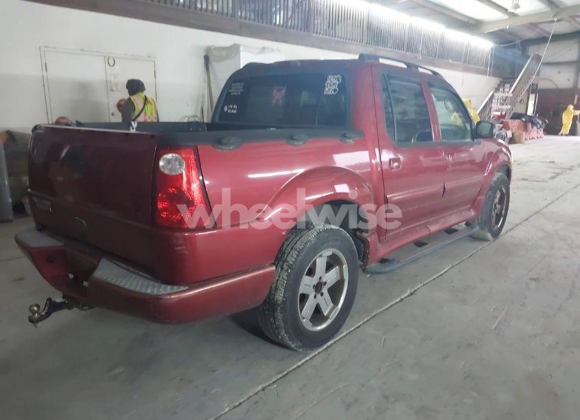 Photo 4 of 2004 Ford Explorer SPORT TRAC ADRENALIN/XLS/XLT (VIN 1FMZU67K74UA65797)