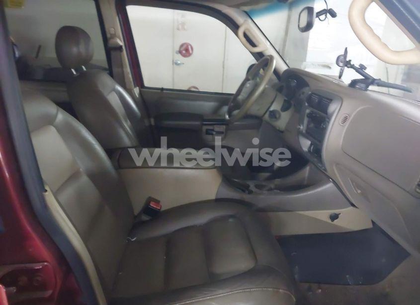 Photo 5 of 2004 Ford Explorer SPORT TRAC ADRENALIN/XLS/XLT (VIN 1FMZU67K74UA65797)