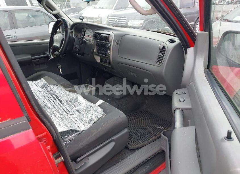 Photo 5 of 2005 Ford Explorer SPORT TRAC ADRENALIN/XLS/XLT (VIN 1FMZU67K75UA17668)