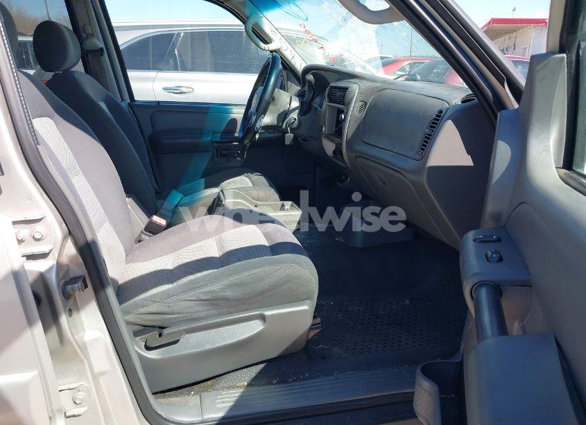 Photo 5 of 2005 Ford Explorer SPORT TRAC ADRENALIN/XLS/XLT (VIN 1FMZU67K75UA18027)