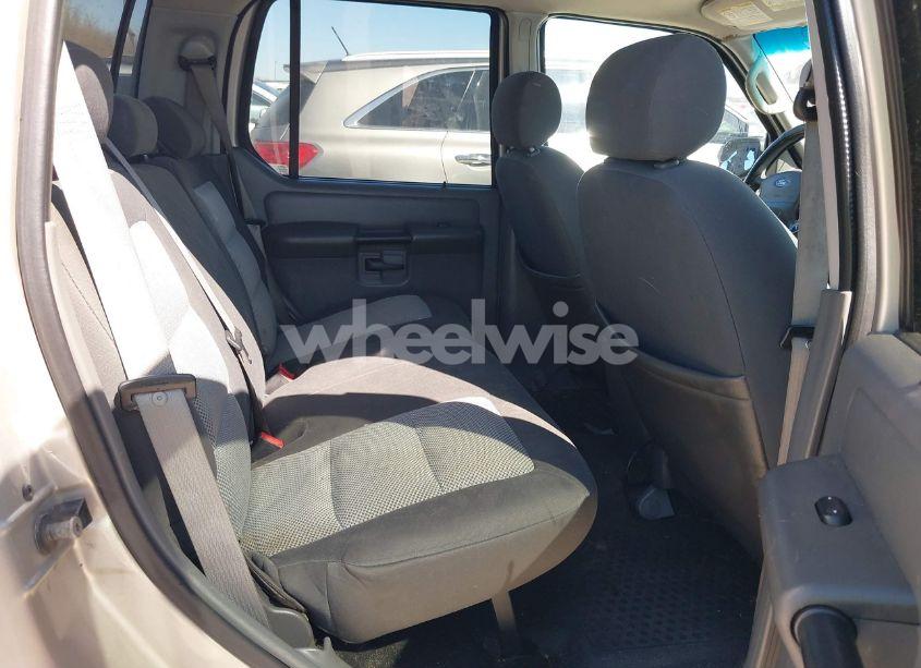 Photo 8 of 2005 Ford Explorer SPORT TRAC ADRENALIN/XLS/XLT (VIN 1FMZU67K75UA18027)