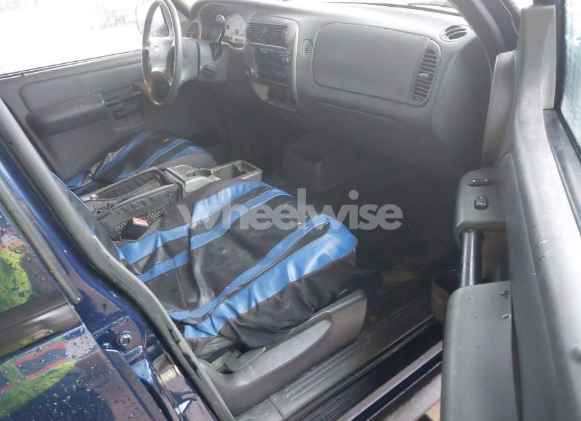 Photo 5 of 2005 Ford Explorer SPORT TRAC ADRENALIN/XLS/XLT (VIN 1FMZU67K75UA64893)