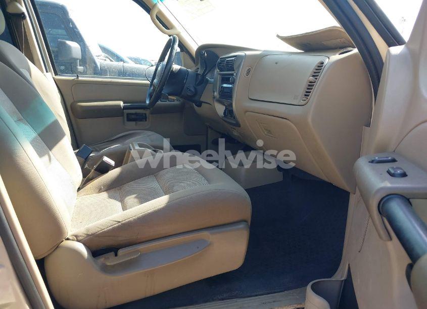 Photo 5 of 2005 Ford Explorer SPORT TRAC ADRENALIN/XLS/XLT (VIN 1FMZU67K75UB60359)