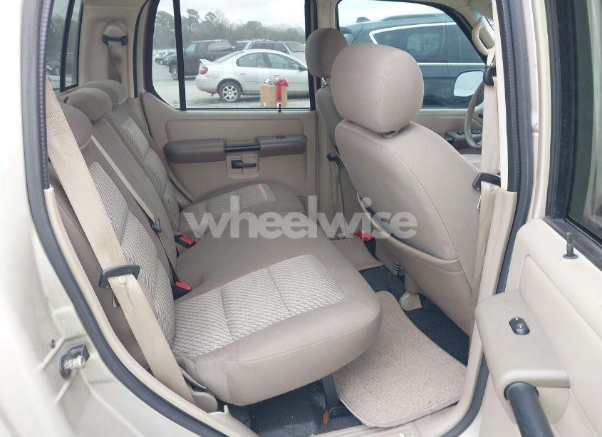 Photo 8 of 2004 Ford Explorer SPORT TRAC ADRENALIN/XLS/XLT (VIN 1FMZU67K84UB72843)