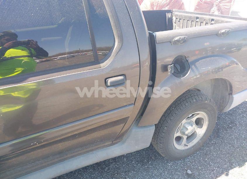 Photo 6 of 2005 Ford Explorer SPORT TRAC ADRENALIN/XLS/XLT (VIN 1FMZU67K85UA78995)