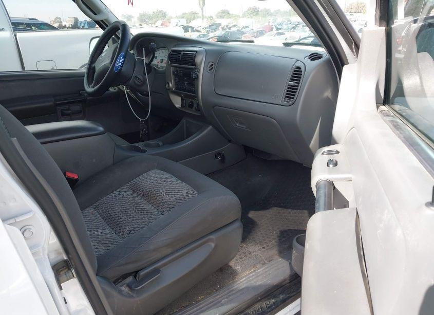 Photo 5 of 2005 Ford Explorer SPORT TRAC ADRENALIN/XLS/XLT (VIN 1FMZU67K85UA88815)
