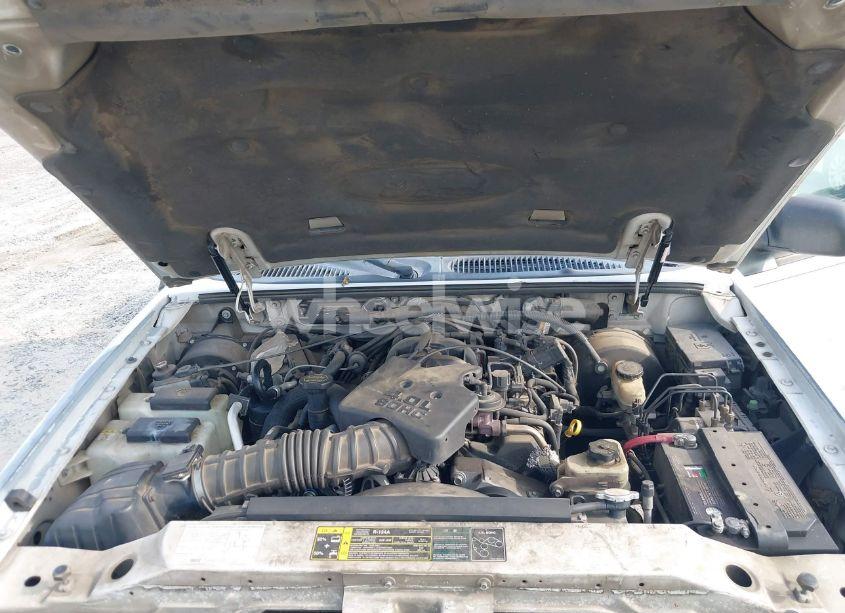 Photo 10 of 2004 Ford Explorer SPORT TRAC ADRENALIN/XLS/XLT (VIN 1FMZU67K94UC34878)