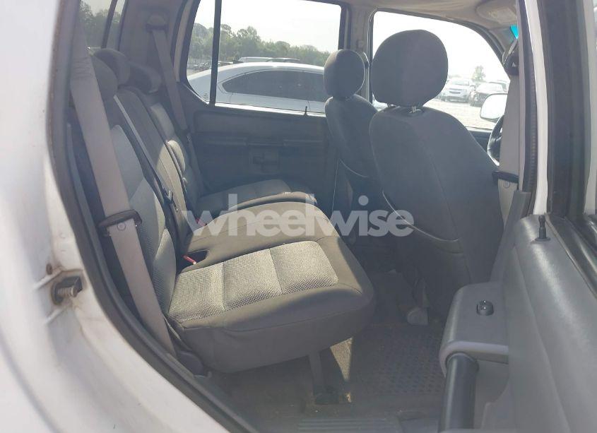 Photo 8 of 2004 Ford Explorer SPORT TRAC ADRENALIN/XLS/XLT (VIN 1FMZU67K94UC34878)