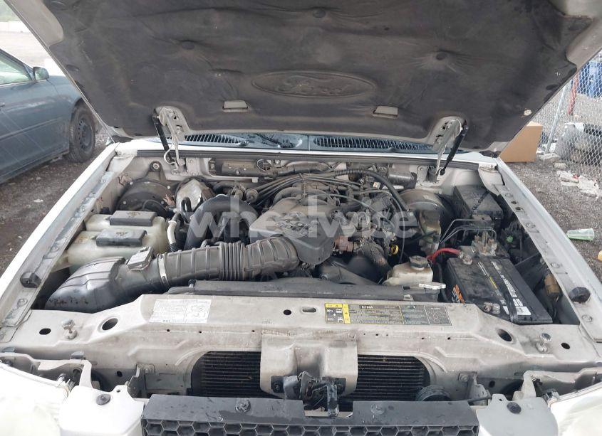 Photo 10 of 2005 Ford Explorer SPORT TRAC ADRENALIN/XLS/XLT (VIN 1FMZU67K95UA87785)