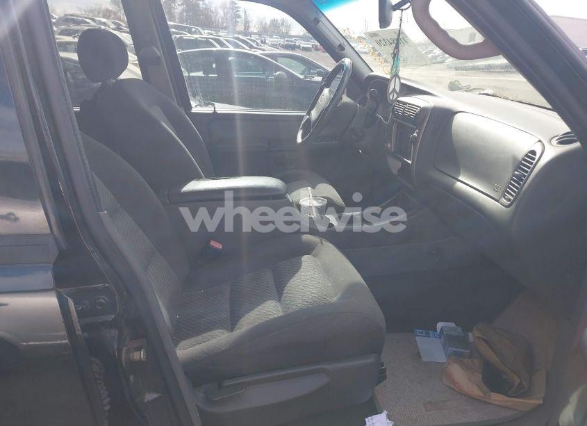 Photo 5 of 2005 Ford Explorer SPORT TRAC ADRENALIN/XLS/XLT (VIN 1FMZU67K95UB82783)