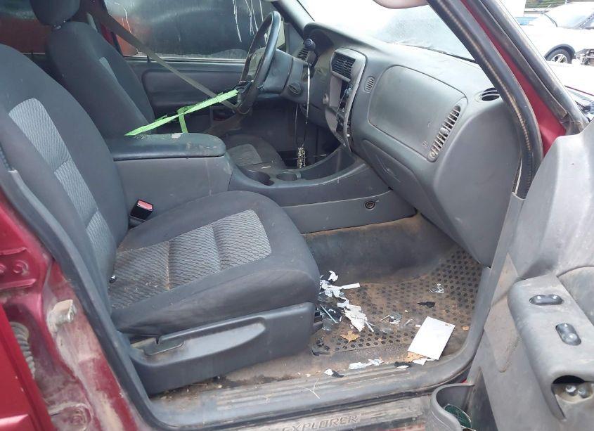 Photo 5 of 2004 Ford Explorer SPORT TRAC ADRENALIN/XLS/XLT (VIN 1FMZU67KX4UA27240)