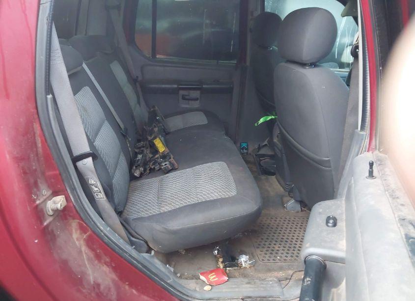 Photo 8 of 2004 Ford Explorer SPORT TRAC ADRENALIN/XLS/XLT (VIN 1FMZU67KX4UA27240)