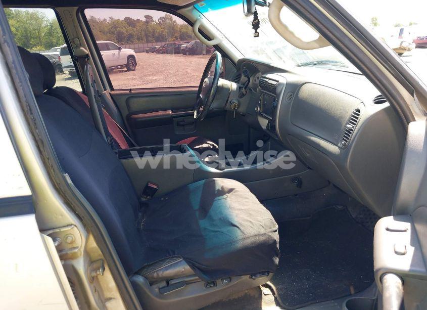 Photo 5 of 2005 Ford Explorer SPORT TRAC ADRENALIN/XLS/XLT (VIN 1FMZU67KX5UA16949)