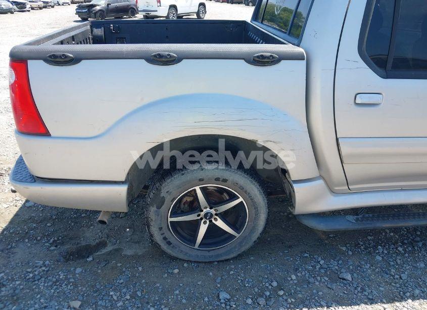 Photo 6 of 2005 Ford Explorer SPORT TRAC ADRENALIN/XLS/XLT (VIN 1FMZU67KX5UA16949)