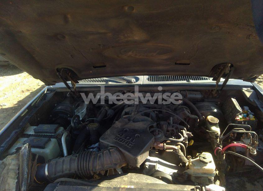 Photo 10 of 2005 Ford Explorer SPORT TRAC ADRENALIN/XLS/XLT (VIN 1FMZU67KX5UB64762)