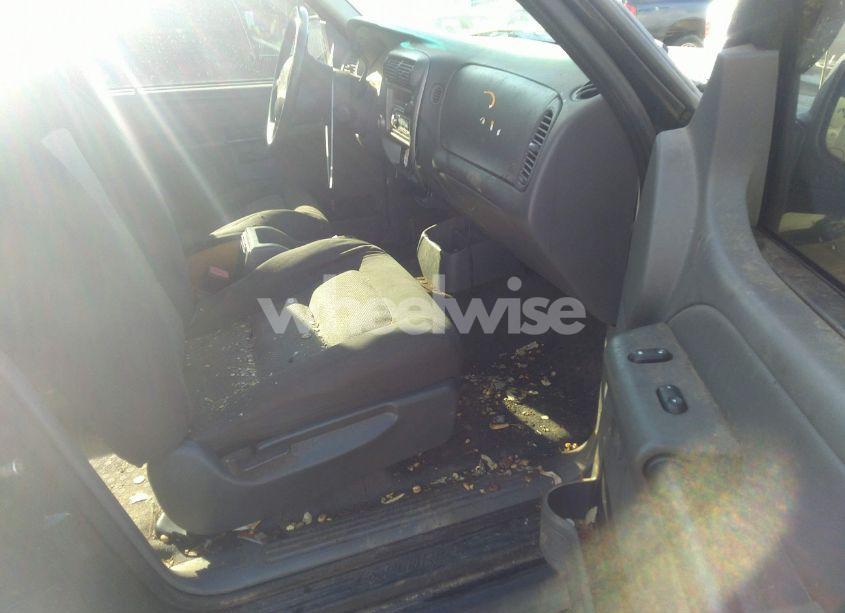 Photo 5 of 2005 Ford Explorer SPORT TRAC ADRENALIN/XLS/XLT (VIN 1FMZU67KX5UB64762)