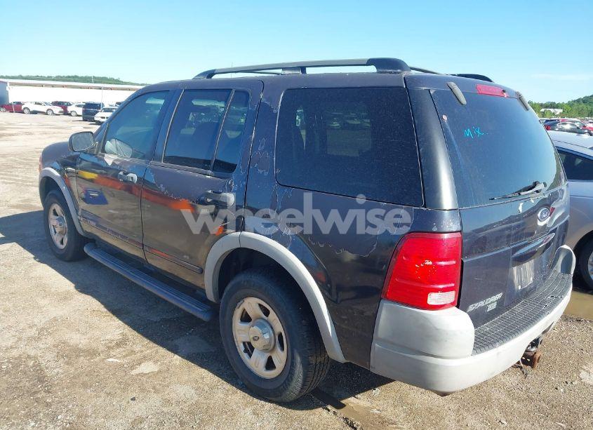Photo 3 of 2002 Ford Explorer XLS (VIN 1FMZU72E02UB24774)