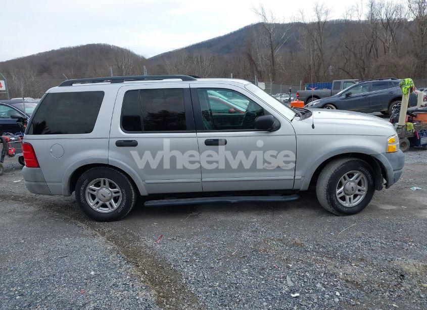 Photo 13 of 2002 Ford Explorer XLS (VIN 1FMZU72E12UC30599)