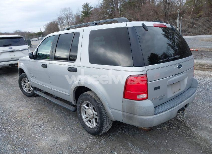 Photo 3 of 2002 Ford Explorer XLS (VIN 1FMZU72E12UC30599)