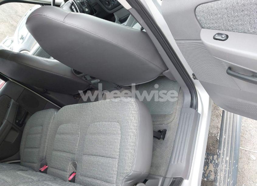 Photo 8 of 2002 Ford Explorer XLS (VIN 1FMZU72E12UC30599)