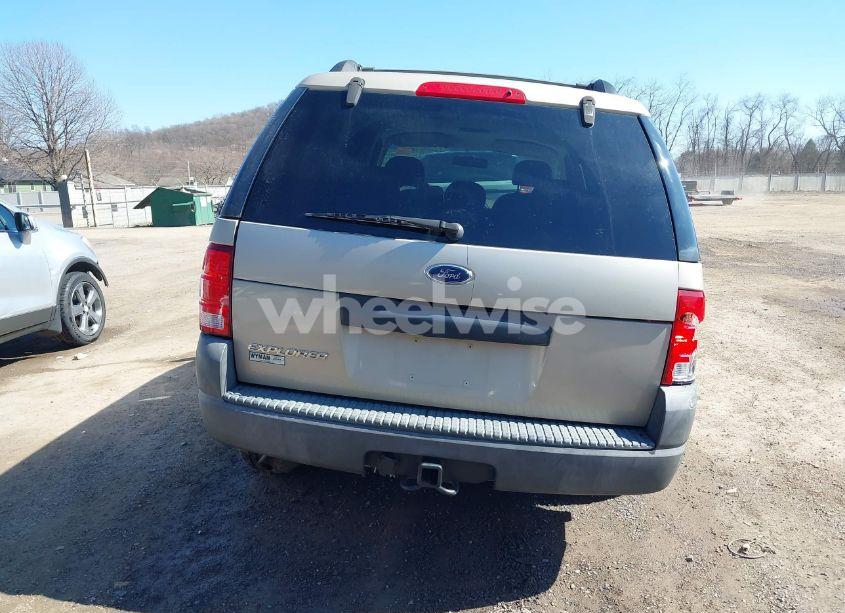 Photo 16 of 2004 Ford Explorer XLS (VIN 1FMZU72E14UC11599)