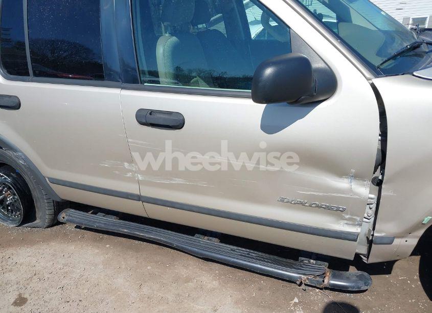 Photo 17 of 2004 Ford Explorer XLS (VIN 1FMZU72E14UC11599)