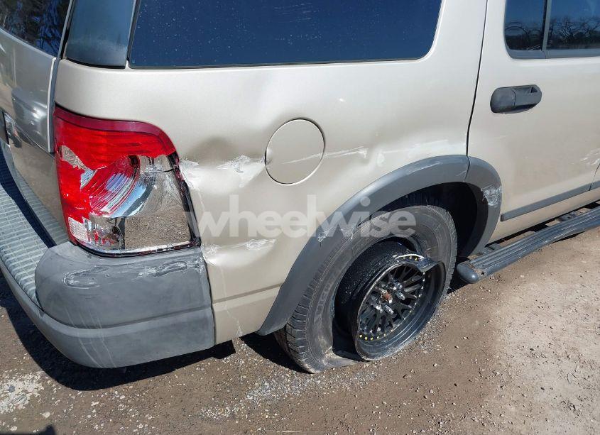 Photo 18 of 2004 Ford Explorer XLS (VIN 1FMZU72E14UC11599)