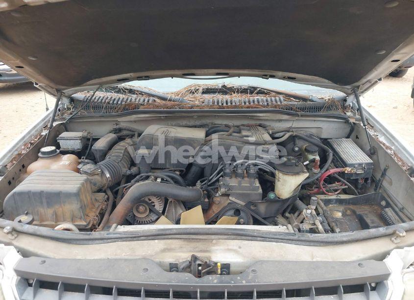 Photo 10 of 2002 Ford Explorer XLS (VIN 1FMZU72E22UA32131)