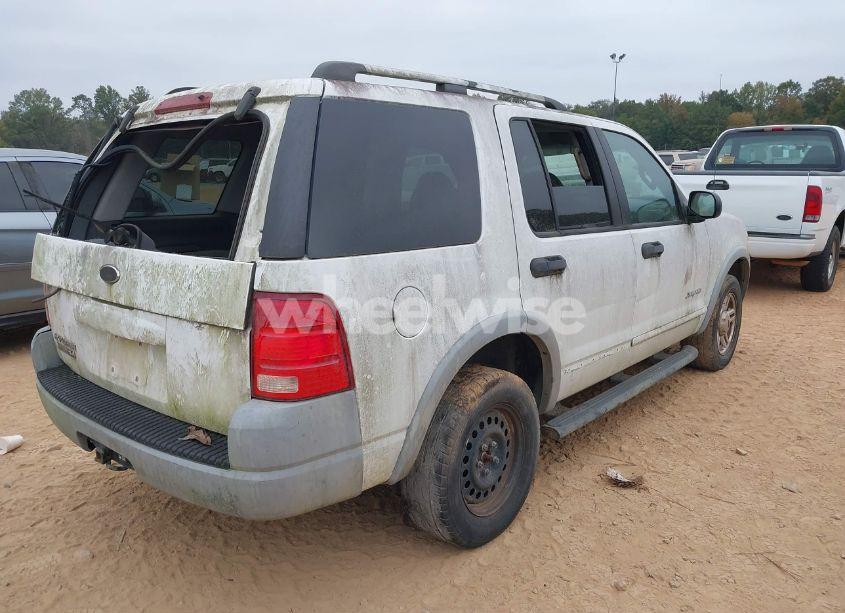 Photo 4 of 2002 Ford Explorer XLS (VIN 1FMZU72E22UA32131)