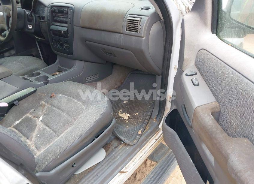 Photo 5 of 2002 Ford Explorer XLS (VIN 1FMZU72E22UA32131)