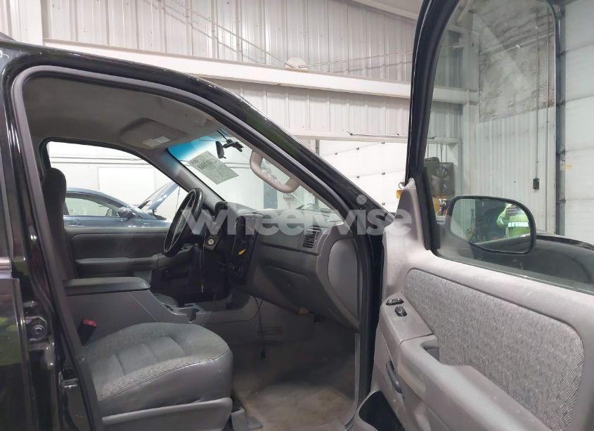 Photo 5 of 2002 Ford Explorer XLS (VIN 1FMZU72E32ZA31184)