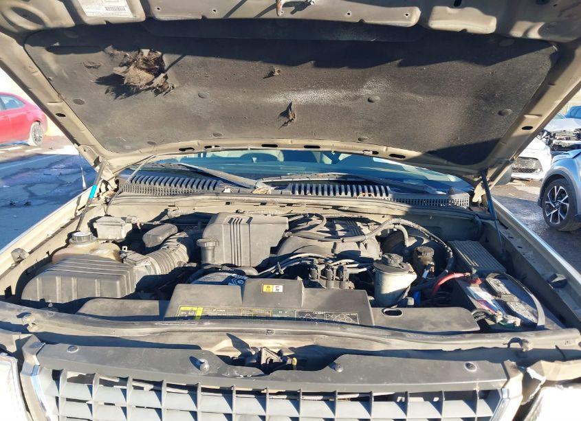 Photo 10 of 2002 Ford Explorer XLS (VIN 1FMZU72E62UC43610)