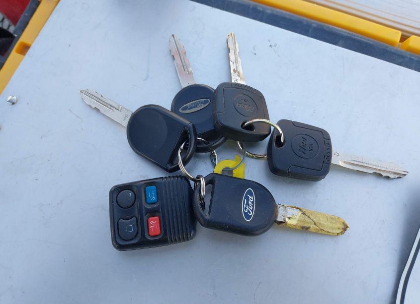 Photo 11 of 2002 Ford Explorer XLS (VIN 1FMZU72E62UC43610)