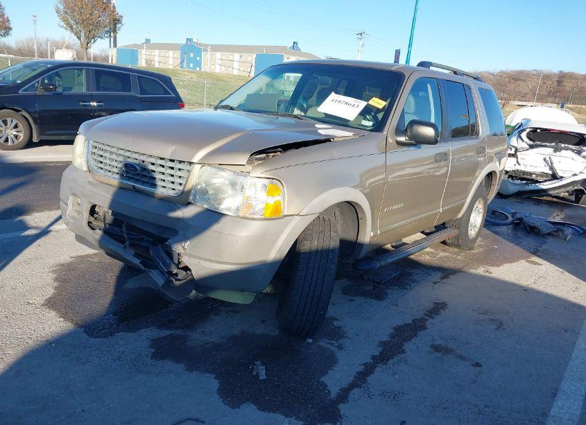 Photo 2 of 2002 Ford Explorer XLS (VIN 1FMZU72E62UC43610)