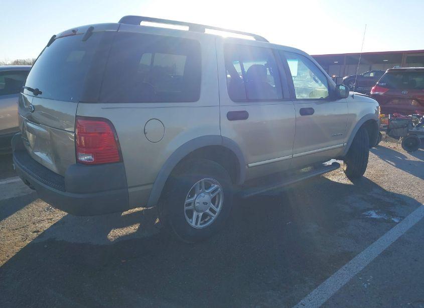 Photo 4 of 2002 Ford Explorer XLS (VIN 1FMZU72E62UC43610)