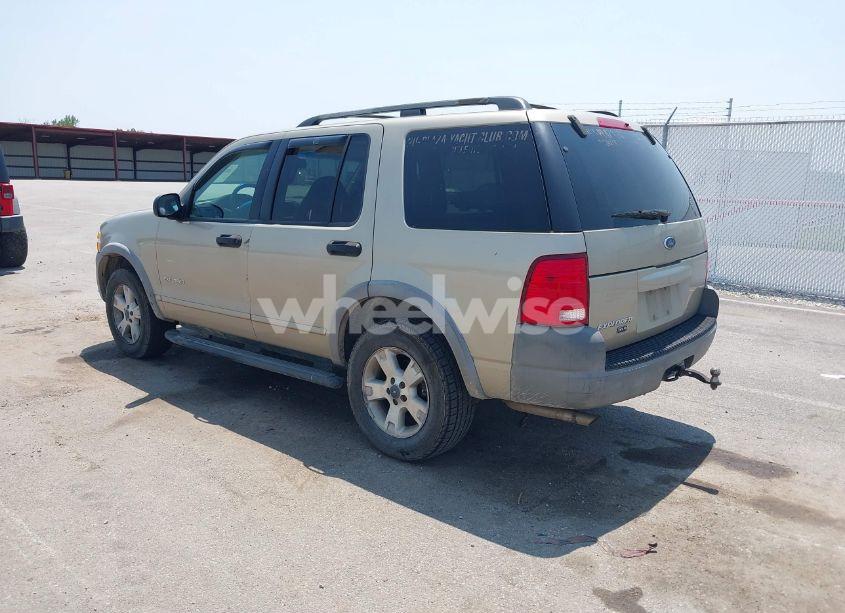 Photo 3 of 2002 Ford Explorer XLS (VIN 1FMZU72E72ZA77570)