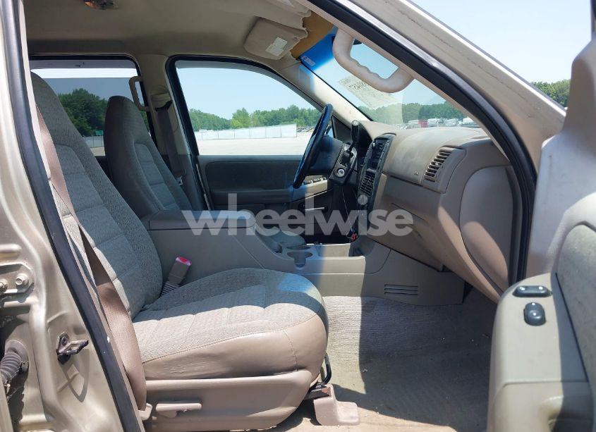 Photo 5 of 2002 Ford Explorer XLS (VIN 1FMZU72E72ZA77570)