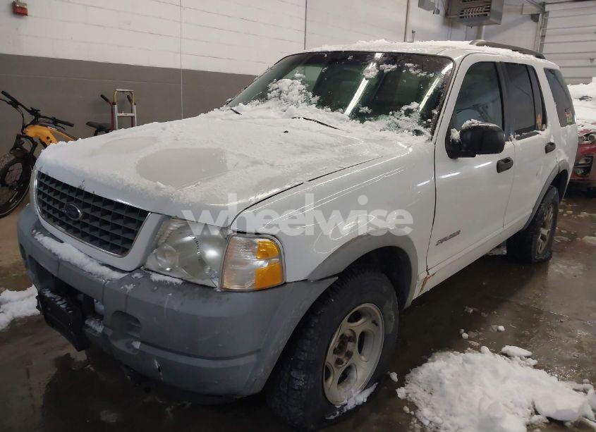 Photo 2 of 2002 Ford Explorer XLS (VIN 1FMZU72E82ZC47189)