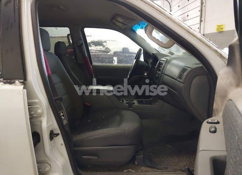 Photo 5 of 2002 Ford Explorer XLS (VIN 1FMZU72E82ZC47189)