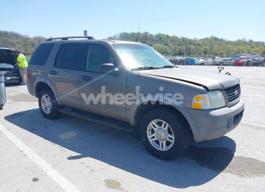 2002 Ford Explorer XLS (VIN 1FMZU72E92UC39924) main photo