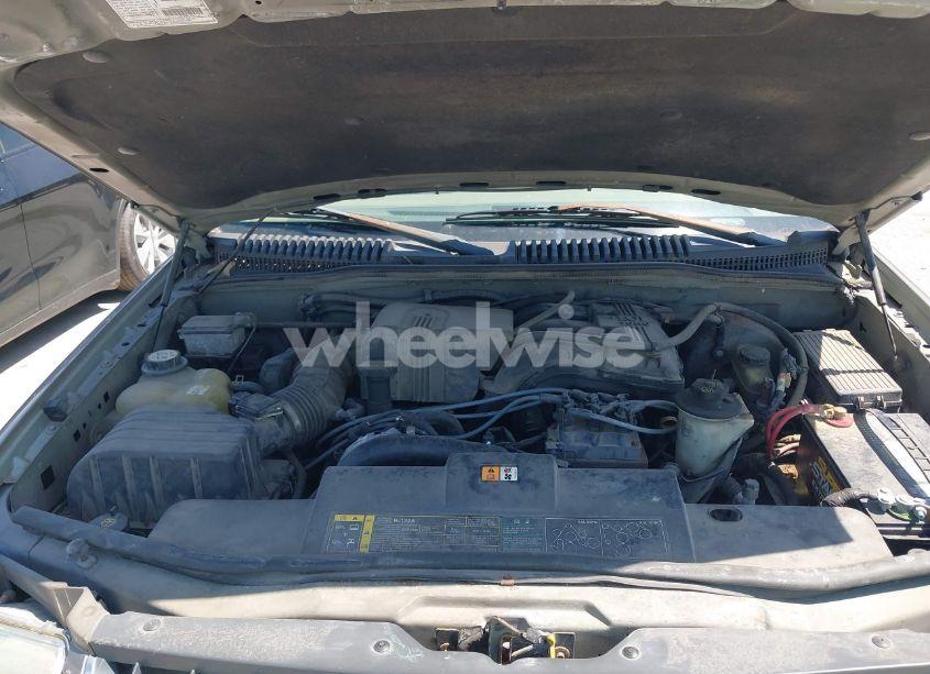 Photo 10 of 2002 Ford Explorer XLS (VIN 1FMZU72E92UC39924)