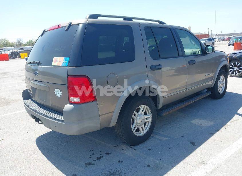 Photo 4 of 2002 Ford Explorer XLS (VIN 1FMZU72E92UC39924)