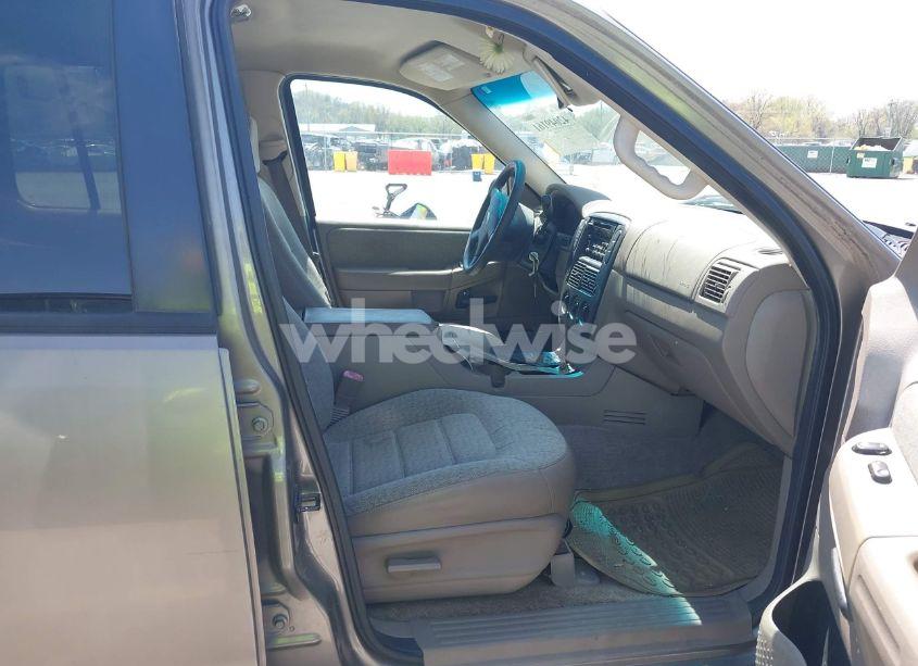 Photo 5 of 2002 Ford Explorer XLS (VIN 1FMZU72E92UC39924)