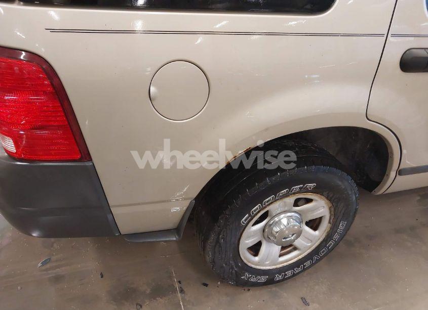 Photo 6 of 2004 Ford Explorer XLS (VIN 1FMZU72K04ZB09946)