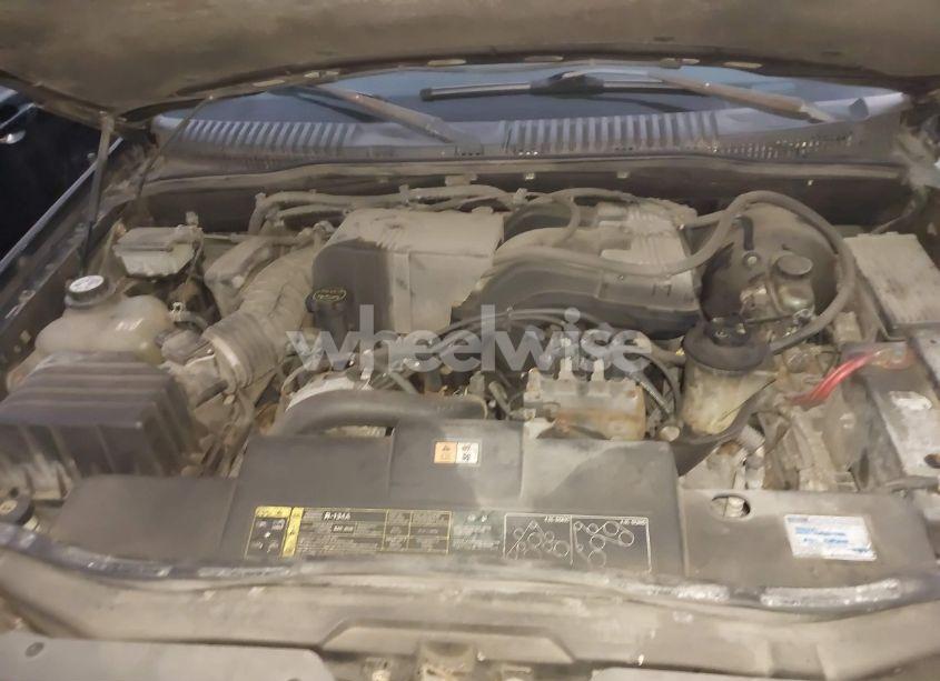 Photo 10 of 2003 Ford Explorer XLS (VIN 1FMZU72K23UA53388)